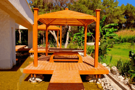 פרגולה לחצר